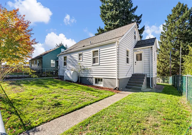 Photo 2 of Single family home for sale at 224 Bremerton Blvd W, Bremerton, WA 98312 | MLS# NWM2577926 | Listing updated on 2026-10-21