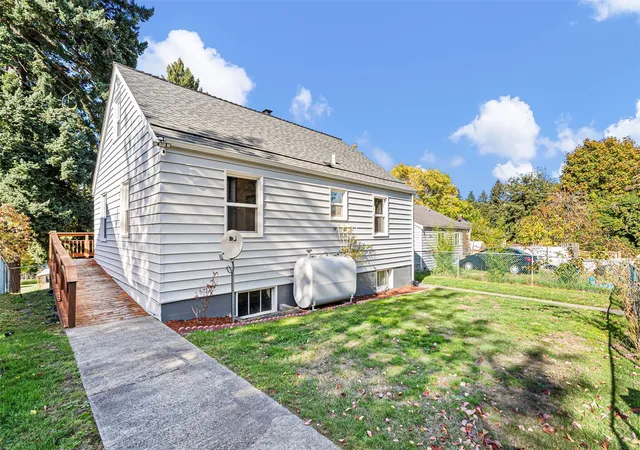 Photo 3 of Single family home for sale at 224 Bremerton Blvd W, Bremerton, WA 98312 | MLS# NWM2577926 | Listing updated on 2026-10-21