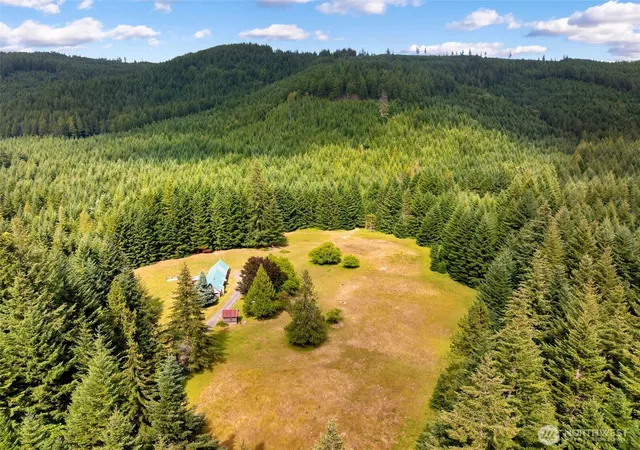 Photo 3 of Single family home for sale at 211 Young Rd, Bingen, WA 98605 | MLS# NWM2577938 | Listing updated on 2026-09-25