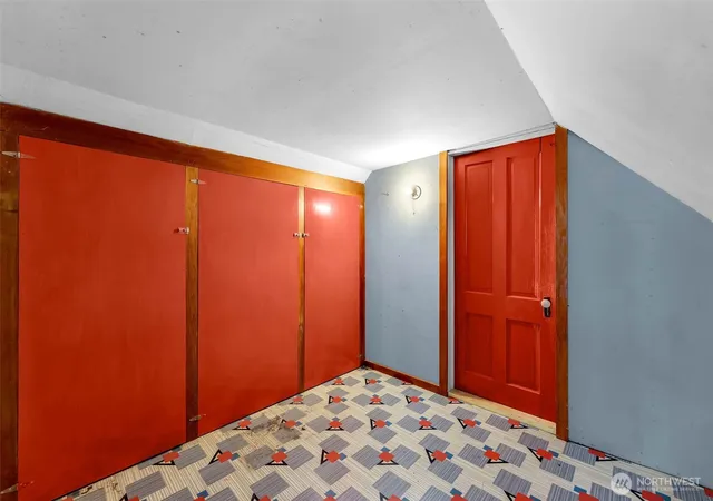 Photo 4 of Single family home for sale at 211 Young Rd, Bingen, WA 98605 | MLS# NWM2577938 | Listing updated on 2026-09-25