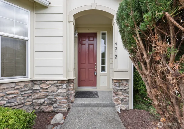 Photo 2 of Single family home for sale at 9212 Campus Glen Dr Ne, Lacey, WA 98516 | MLS# NWM2577963 | Listing updated on 2026-09-25