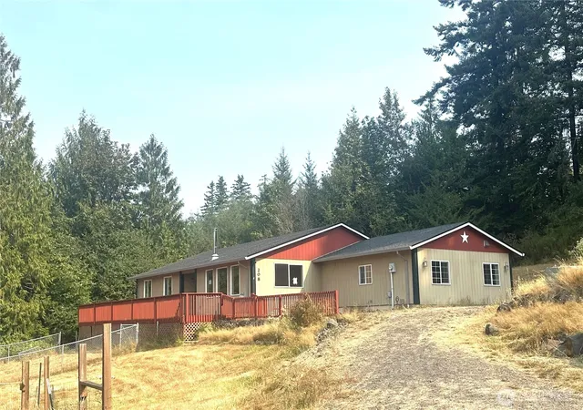 Photo 1 of Single family home for sale at 208 Vogel Rd, Castle Rock, WA 98611 | MLS# NWM2577966 | Listing updated on 2026-09-25