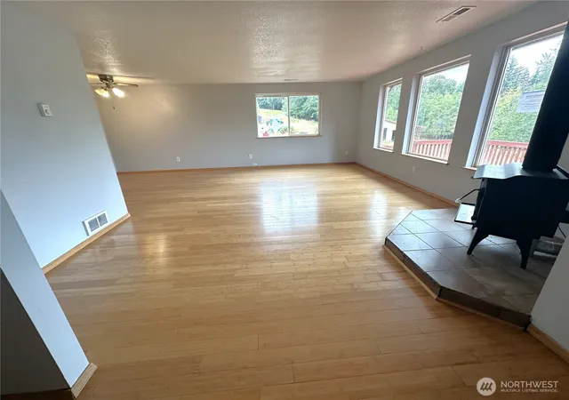 Photo 2 of Single family home for sale at 208 Vogel Rd, Castle Rock, WA 98611 | MLS# NWM2577966 | Listing updated on 2026-09-25