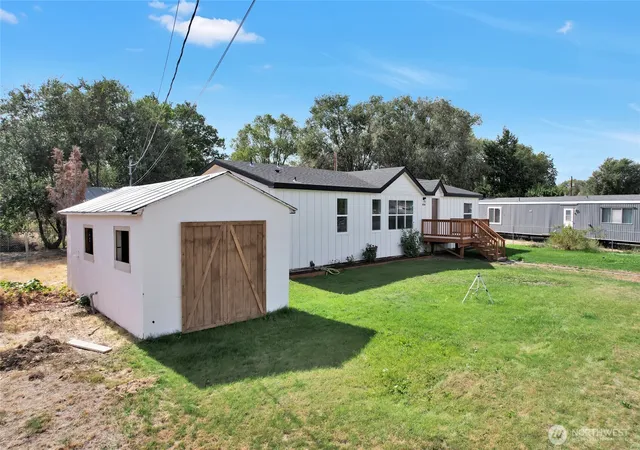 Photo 3 of Manufactured home for sale at 19120 Franklin St Nw, Soap Lake, WA 98851 | MLS# NWM2577978 | Listing updated on 2026-10-07