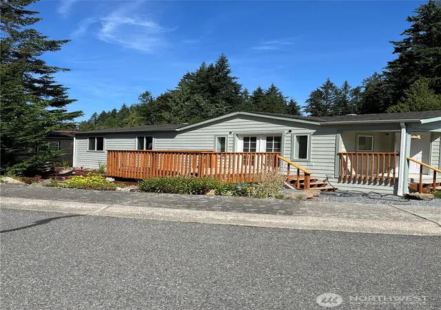 Photo 2 of Manufactured home for sale at 5810 Fleming St #96, Everett, WA 98203 | MLS# NWM2578001 | Listing updated on 2026-09-21