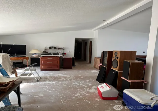 Photo 3 of Manufactured home for sale at 5810 Fleming St #96, Everett, WA 98203 | MLS# NWM2578001 | Listing updated on 2026-09-21