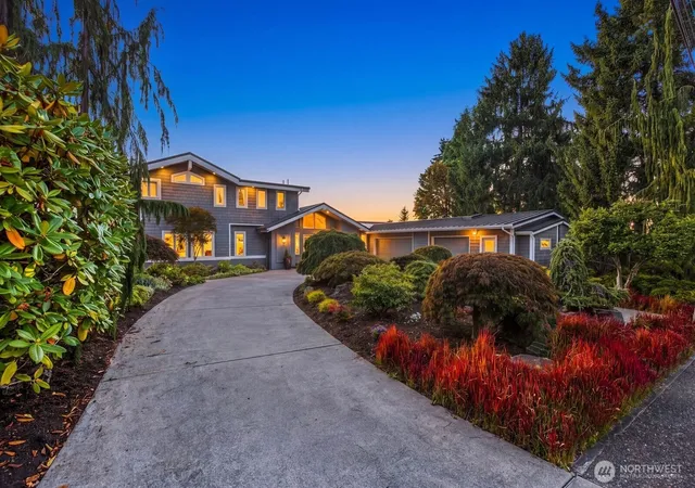 Photo 2 of Sale Pending at 15525 62nd Place Ne, Kenmore, WA 98028 | MLS# NWM2578015 | Listing updated on 2026-09-23