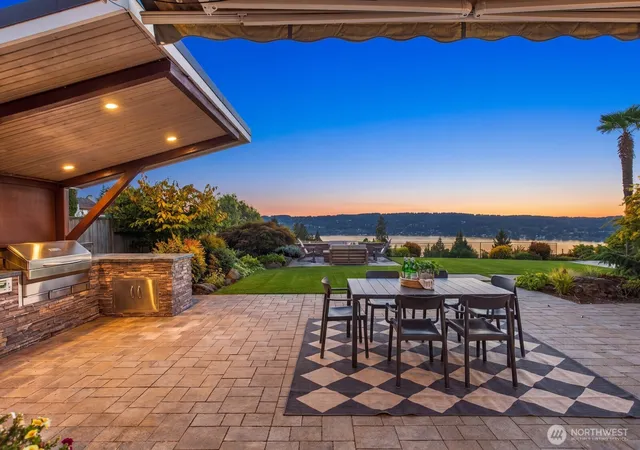 Photo 3 of Sale Pending at 15525 62nd Place Ne, Kenmore, WA 98028 | MLS# NWM2578015 | Listing updated on 2026-09-23