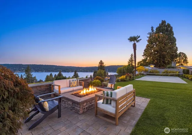 Photo 3 of Sale Pending at 15525 62nd Place NE, Kenmore, WA 98028 | MLS# NWM2578015 | Listing updated on 2026-09-23
