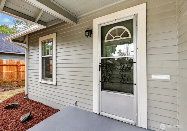 Photo 2 of Sale Pending at 640 17th Avenue, Longview, WA 98632 | MLS# NWM2578019 | Listing updated on 2026-09-16