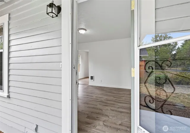 Photo 3 of Sale Pending at 640 17th Avenue, Longview, WA 98632 | MLS# NWM2578019 | Listing updated on 2026-09-16