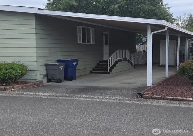Photo 2 of Manufactured home for sale at 1402 22nd Street Ne #266, Auburn, WA 98002 | MLS# NWM2578020 | Listing updated on 2026-09-28