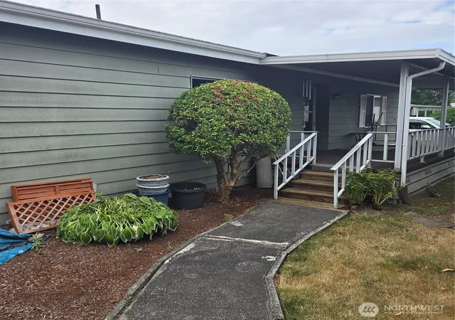 Photo 4 of Manufactured home for sale at 1402 22nd Street NE #266, Auburn, WA 98002 | MLS# NWM2578020 | Listing updated on 2026-09-28