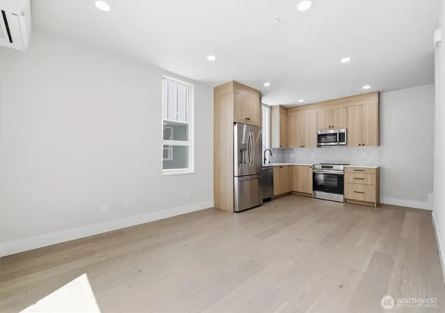 Photo 4 of Townhouse for sale at 1401 29th Avenue, Seattle, WA 98122 | MLS# NWM2578027 | Listing updated on 2026-10-01