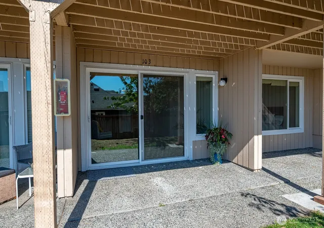 Photo 3 of Sale Pending at 1188 Se Pioneer Way #103, Oak Harbor, WA 98277 | MLS# NWM2578041 | Listing updated on 2026-09-29