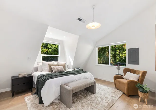 Photo 4 of Single family home for sale at 25515 SE Issaquah Fall City Rd, Issaquah, WA 98029 | MLS# NWM2578044 | Listing updated on 2026-10-01