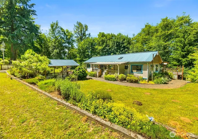 Photo 1 of Manufactured home for sale at 165 Maple Crst Dr, Onalaska, WA 98570 | MLS# NWM2578045 | Listing updated on 2026-09-25