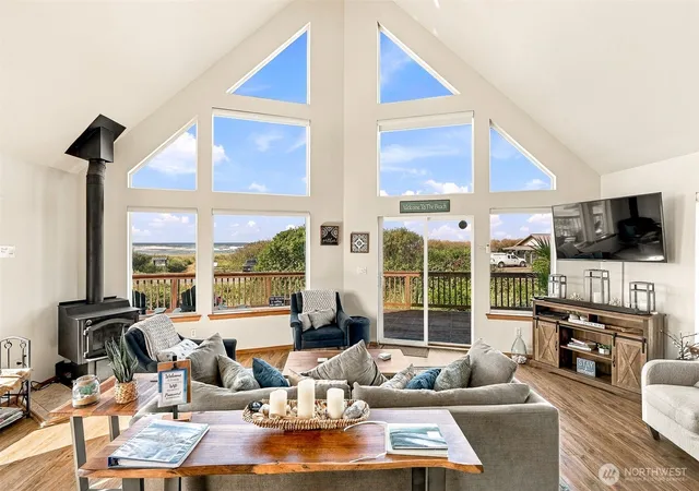 Photo 3 of Single family home for sale at 33 1st Street S, Pacific Beach, WA 98571 | MLS# NWM2578046 | Listing updated on 2026-09-28