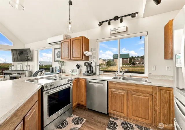Photo 4 of Single family home for sale at 33 1st Street S, Pacific Beach, WA 98571 | MLS# NWM2578046 | Listing updated on 2026-09-28