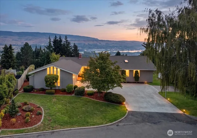 Photo 1 of Single family home for sale at 2137 Sunrise Cir, Wenatchee, WA 98801 | MLS# NWM2578067 | Listing updated on 2026-09-30