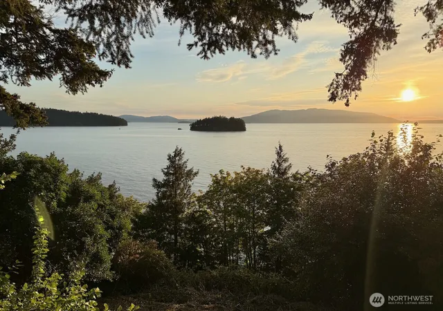 Photo 1 of Single family home for sale at 1086 Chuckanut Dr, Bellingham, WA 98229 | MLS# NWM2578071 | Listing updated on 2026-09-05