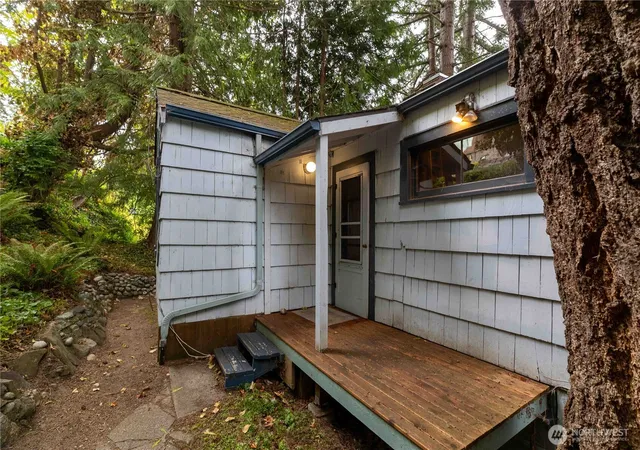 Photo 3 of Single family home for sale at 1086 Chuckanut Dr, Bellingham, WA 98229 | MLS# NWM2578071 | Listing updated on 2026-09-05