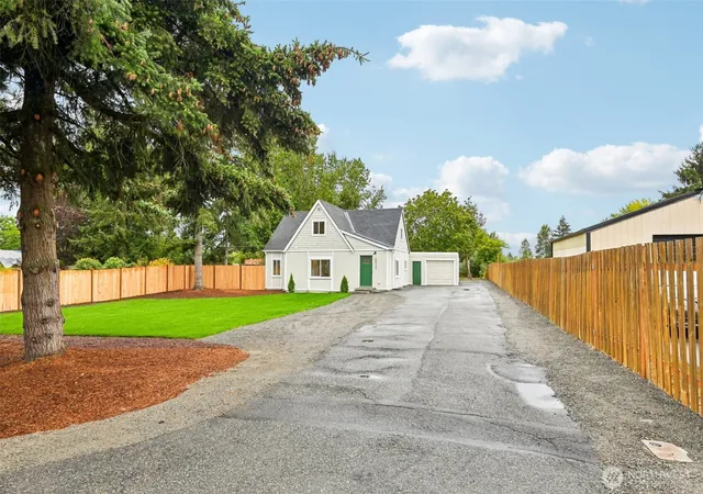 Photo 3 of Single family home for sale at 10522 22nd Avenue E, Tacoma, WA 98445 | MLS# NWM2578083 | Listing updated on 2026-09-22