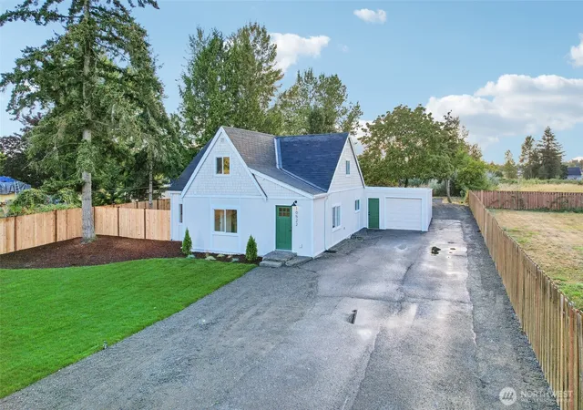 Photo 4 of Single family home for sale at 10522 22nd Avenue E, Tacoma, WA 98445 | MLS# NWM2578083 | Listing updated on 2026-09-22