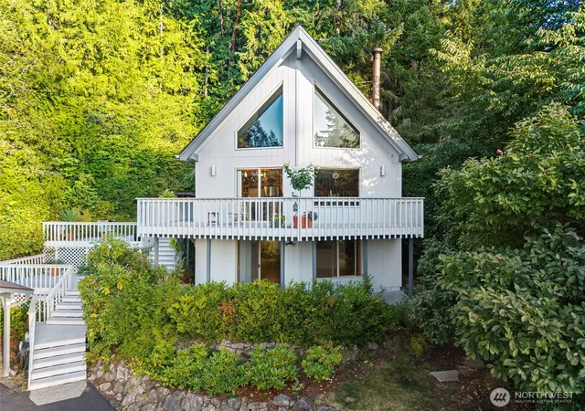 Photo 1 of Single family home for sale at 61 E Twanoh Tides Dr, Belfair, WA 98528 | MLS# NWM2578088 | Listing updated on 2026-09-26