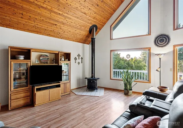Photo 3 of Single family home for sale at 61 E Twanoh Tides Dr, Belfair, WA 98528 | MLS# NWM2578088 | Listing updated on 2026-09-26