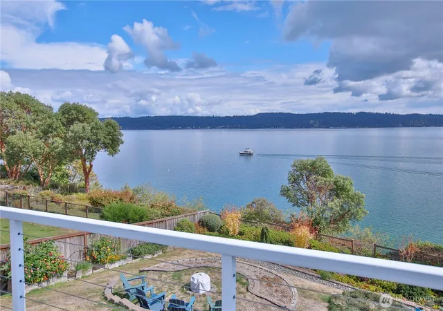 Photo 2 of Single family home for sale at 4231 Bayside Ln, Greenbank, WA 98253 | MLS# NWM2578101 | Listing updated on 2026-09-23