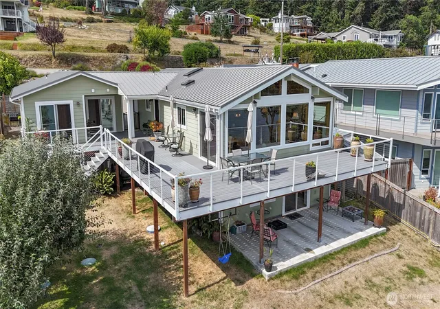 Photo 3 of Single family home for sale at 4231 Bayside Ln, Greenbank, WA 98253 | MLS# NWM2578101 | Listing updated on 2026-09-23