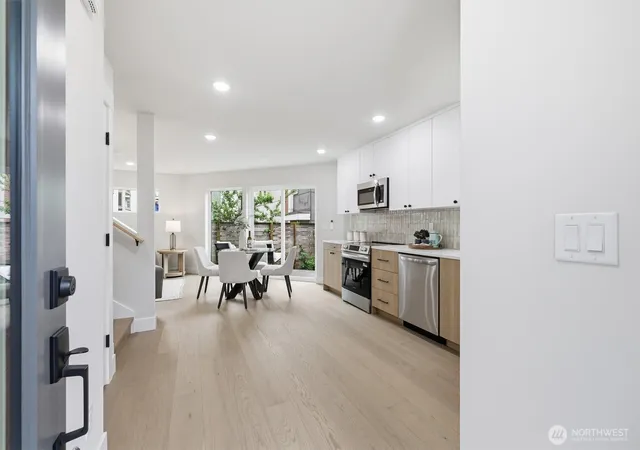 Photo 2 of Single family home for sale at 1409 29th Avenue, Seattle, WA 98122 | MLS# NWM2578104 | Listing updated on 2026-10-01