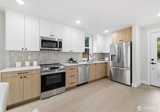 Photo 3 of Single family home for sale at 1409 29th Avenue, Seattle, WA 98122 | MLS# NWM2578104 | Listing updated on 2026-10-01