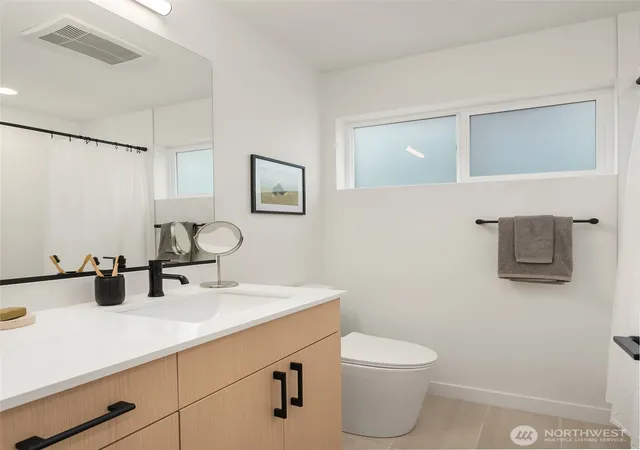 Photo 4 of Sale Pending at 727 15th Avenue #C, Seattle, WA 98122 | MLS# NWM2578106 | Listing updated on 2026-09-25