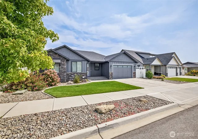 Photo 2 of Single family home for sale at 1009 Mountain Springs Dr, Wenatchee, WA 98801 | MLS# NWM2578123 | Listing updated on 2026-09-05