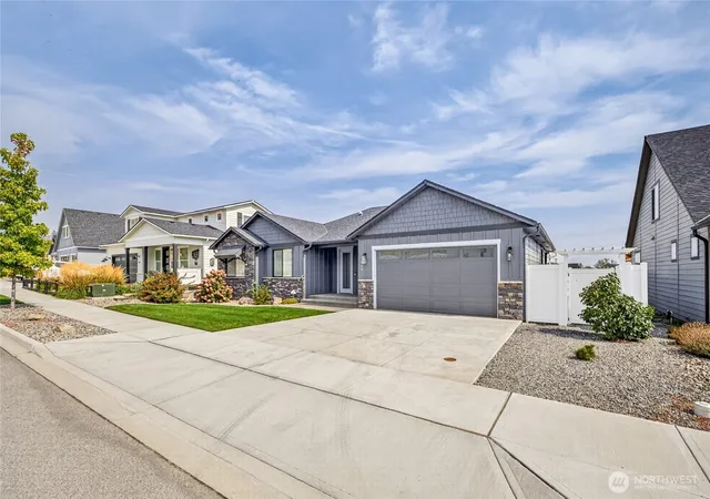 Photo 3 of Single family home for sale at 1009 Mountain Springs Dr, Wenatchee, WA 98801 | MLS# NWM2578123 | Listing updated on 2026-09-05