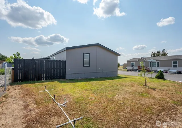 Photo 3 of Manufactured home for sale at 4000 Ne Longview St #65, Moses Lake, WA 98837 | MLS# NWM2578137 | Listing updated on 2026-09-25