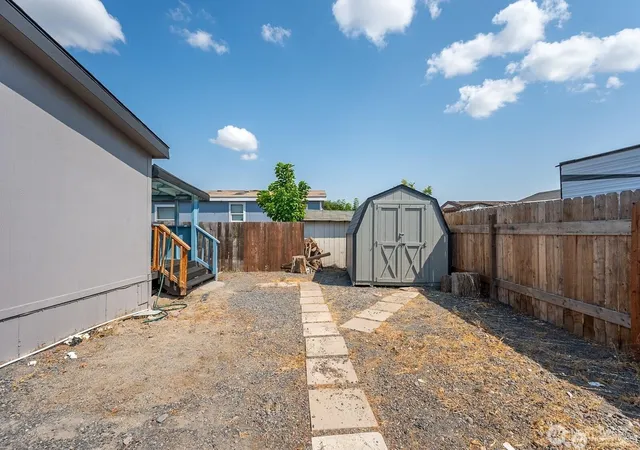 Photo 3 of Manufactured home for sale at 4000 NE Longview St #65, Moses Lake, WA 98837 | MLS# NWM2578137 | Listing updated on 2026-09-25