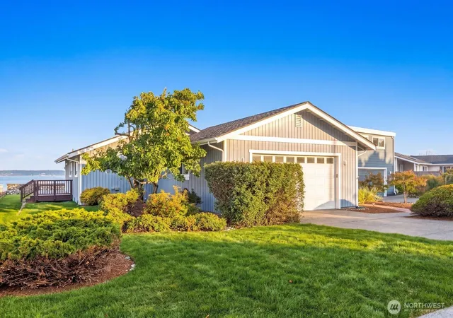 Photo 3 of Single family home for sale at 3672 Oceanside Dr, Greenbank, WA 98253 | MLS# NWM2578149 | Listing updated on 2026-09-25
