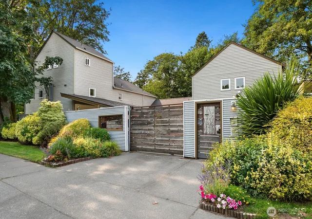 Photo 1 of Condo for sale at 3406 W Government Way #3, Seattle, WA 98199 | MLS# NWM2578161 | Listing updated on 2026-09-25