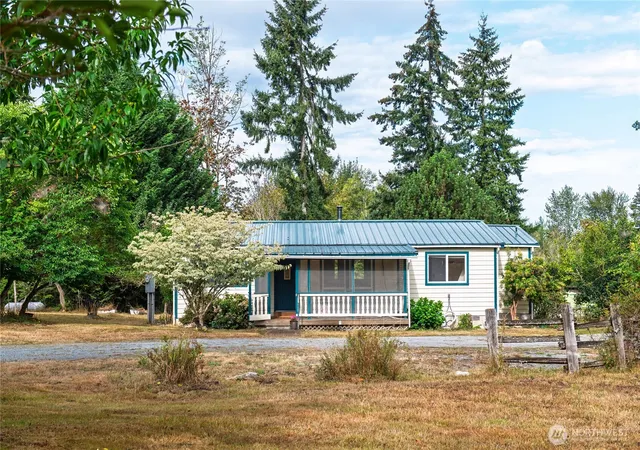 Photo 3 of Sale Pending at 12517 Kapowsin Highlands Dr E, Graham, WA 98338 | MLS# NWM2578165 | Listing updated on 2026-09-30