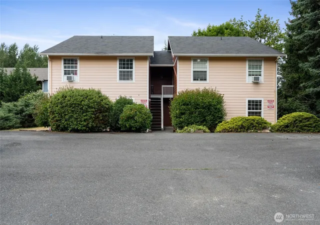 Photo 3 of Multi family home for sale at 3909 Mason Loop Rd, Tacoma, WA 98409 | MLS# NWM2578180 | Listing updated on 2026-09-25