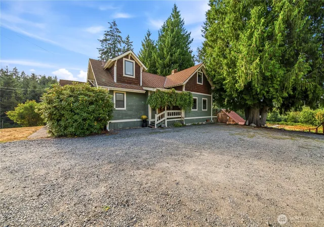 Photo 3 of Single family home for sale at 1425 210th Avenue E, Lake Tapps, WA 98391 | MLS# NWM2578185 | Listing updated on 2026-09-23