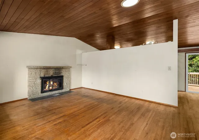 Photo 3 of Sale Pending at 18061 28th Avenue Ne, Lake Forest Park, WA 98155 | MLS# NWM2578186 | Listing updated on 2026-09-30