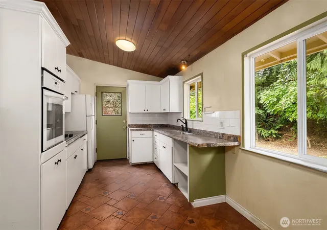 Photo 4 of Sale Pending at 18061 28th Avenue NE, Lake Forest Park, WA 98155 | MLS# NWM2578186 | Listing updated on 2026-09-30