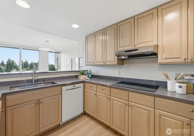 Photo 3 of Single family home for sale at 177 107th Avenue Ne #1204, Bellevue, WA 98004 | MLS# NWM2578222 | Listing updated on 2026-09-25