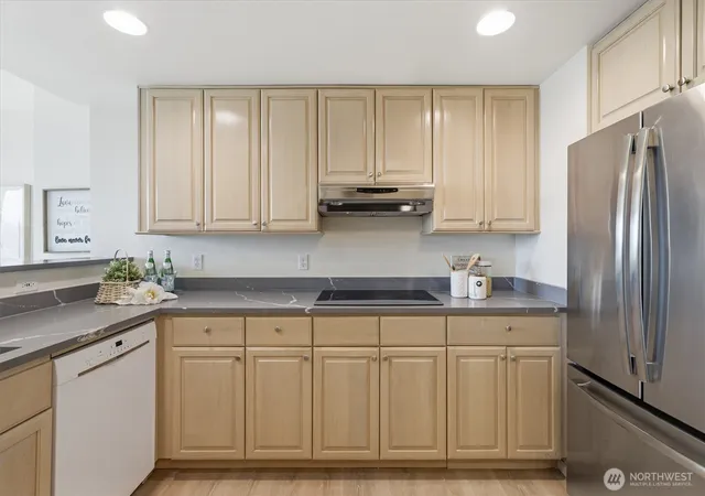 Photo 3 of Single family home for sale at 177 107th Avenue NE #1204, Bellevue, WA 98004 | MLS# NWM2578222 | Listing updated on 2026-09-25