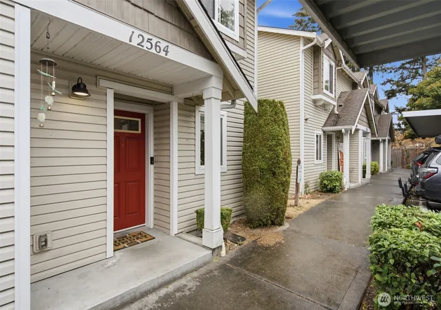 Photo 2 of Townhouse for sale at 12564 Springbrook Ln Sw, Lakewood, WA 98499 | MLS# NWM2578223 | Listing updated on 2026-09-24