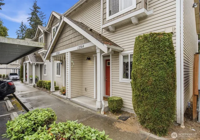 Photo 3 of Townhouse for sale at 12564 Springbrook Ln Sw, Lakewood, WA 98499 | MLS# NWM2578223 | Listing updated on 2026-09-24